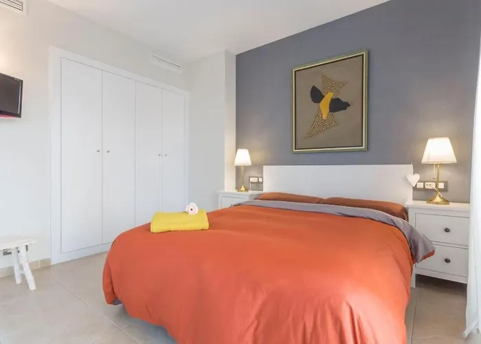Piso De 2 Habitaciones, 3 Piscinas Y Cerca Del Mar
