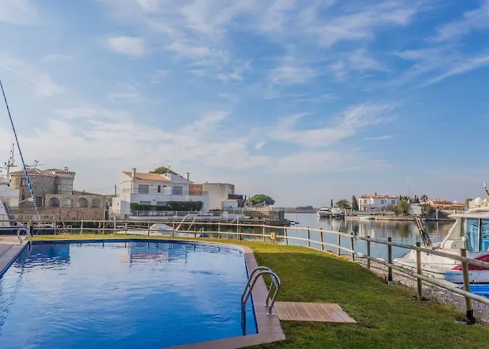 Piso De 2 Habitaciones, 3 Piscinas Y Cerca Del Mar