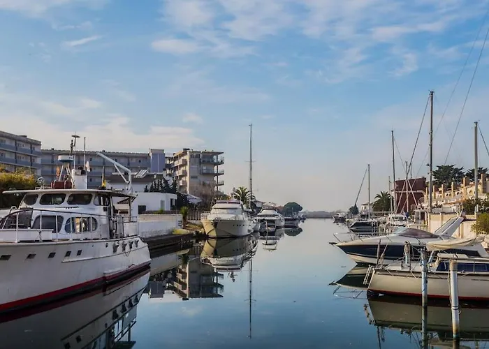 Piso De 2 Habitaciones, 3 Piscinas Y Cerca Del Mar